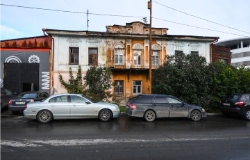 Мэрия продаст два старинных особняка в центре Екатеринбурга