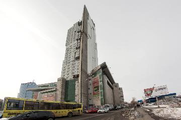 Заброшенный небоскреб в центре Екатеринбурга снесут